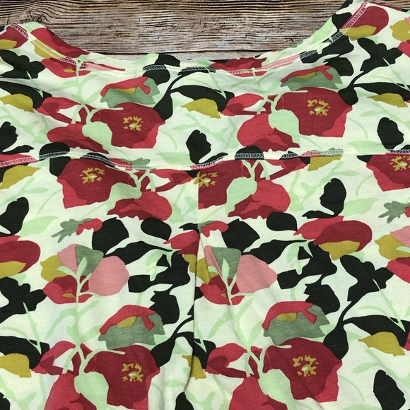 Lucy Split Neck Floral Top - Picture 7 of 7